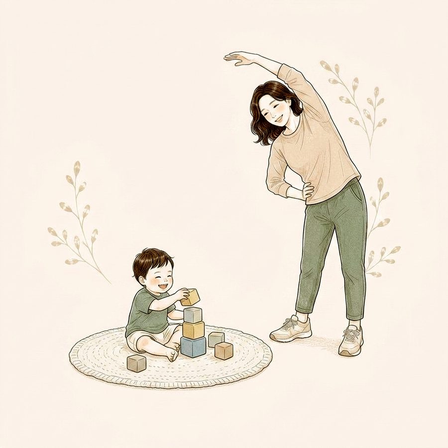 キッズスペースで子どもが遊ぶそばでストレッチをするお母さんのイラスト